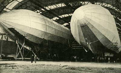 Dirigibili in hangar, Prima Guerra Mondiale, 1914, c1920 da Unbekannt