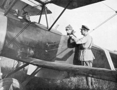 Alberto I del Belgio, partenza in aereo per visitare le linee dell