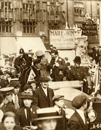 Alcock e Brown...dopo il primo volo transatlantico senza scalo, Londra, giugno 1919, 1935 da Unbekannt