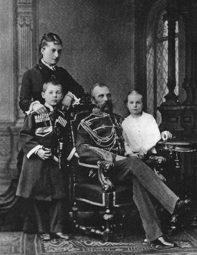 Alessandro II di Russia e la Principessa Ekaterina Mikhailovna Yurievskaya con i bambini, c. 1880 da Unbekannt