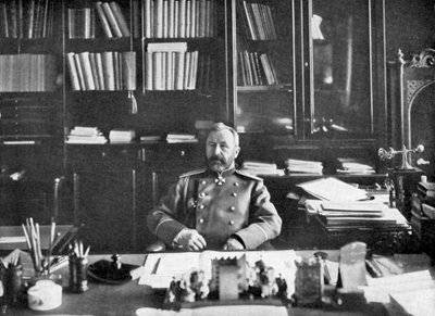 Alexei Nikolaievich Kuropatkin nella sua biblioteca, 1904-5 da Unbekannt