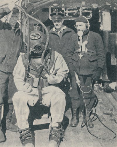 Sommozzatore navale americano indossa guanti di gomma impermeabili a tre dita, 1937 da Unbekannt