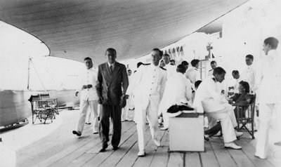 Attore e regista americano Douglas Fairbanks Sr a bordo della HMS Malaya, Venezia, Italia 1938 da Unbekannt
