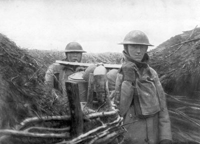Truppe americane al fronte che distribuiscono zuppa ai loro compagni, 1917-1918 da Unbekannt