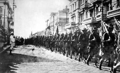 Truppe americane in parata a Vladivostok, Russia, 1918 da Unbekannt