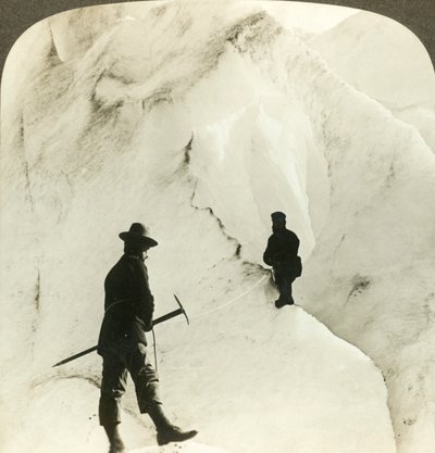 Tra Montagne e Crepacci di Ghiaccio - Enormi Crepacci del Ghiacciaio di Brigsdal, Norvegia da Unbekannt