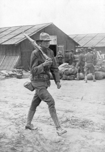 Un soldato americano di guardia, Saint Nazaire, Francia, c1917 da Unbekannt