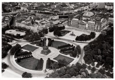 Vista aerea di Konigsplatz, Monaco, Germania, da un dirigibile, c1931 1933 da Unbekannt
