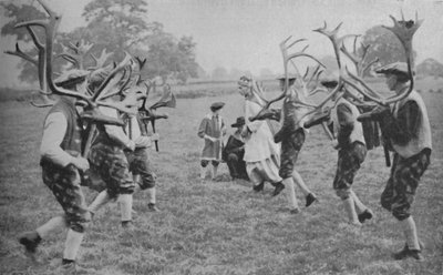Antiche forme di danza ancora mantenute in Inghilterra - La danza del corno, c1935 da Unbekannt