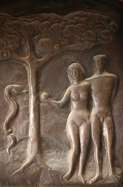 Scultura sulla porta della basilica dell