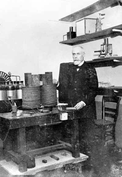 Antoine Becquerel nel suo laboratorio, c 1890s da Unbekannt