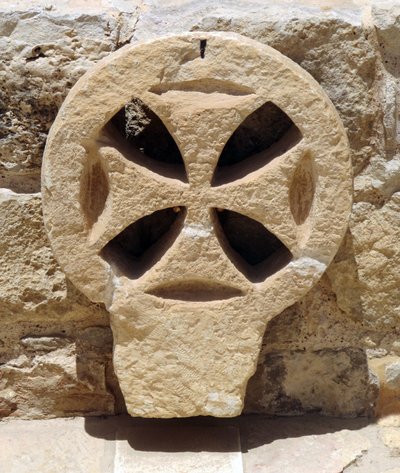 Dettaglio architettonico di una finestra di una chiesa bizantina nell