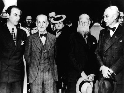 Arno Breker, scultore tedesco, in visita a Parigi, maggio 1942 da Unbekannt