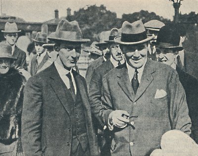 Arrivo in Inghilterra. Capitano Cecil Foster e il suo ufficiale capo Gravesend, agosto, 1923, 1936 da Unbekannt