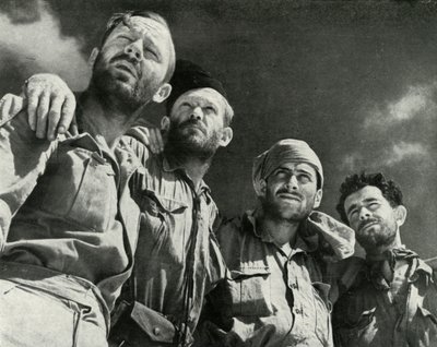 Mentre i tedeschi avanzavano ad Alamein, questi quattro uomini entrarono nelle linee britanniche da Unbekannt