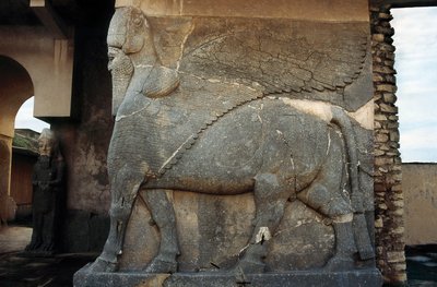 Arte assira: toro alato, guardiano dell