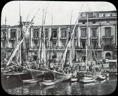 Al molo, porto di Messina, Sicilia, Italia, fine XIX o inizio XX secolo da Unbekannt