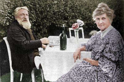 Auguste Rodin - Rodin e sua moglie nel loro giardino a Meudon, c1925 da Unbekannt