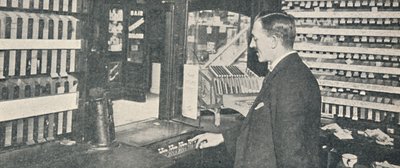 Macchine automatiche per biglietti e resto a Westminster, 1926 da Unbekannt