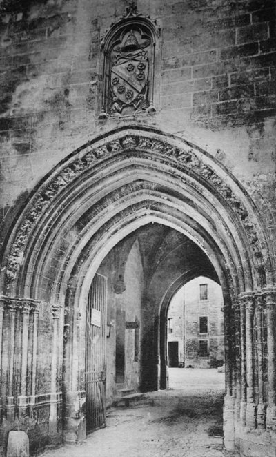 Avignone - Palazzo dei Papi. - Ingresso principale. - E araldica di Clément VI, c1925 da Unbekannt