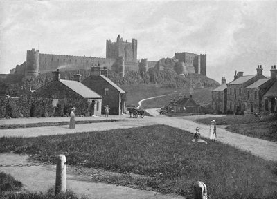Castello di Bamborough, dal villaggio, c. 1896 da Unbekannt