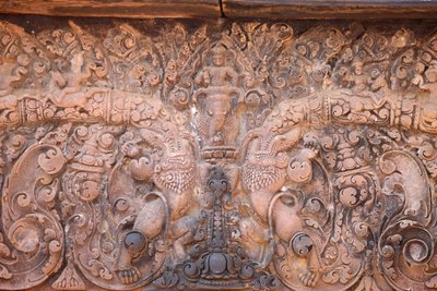 Tempio di Banteay Srei ad Angkor, Cambogia. Intagliato intricatamente, Siem Reap, Cambogia da Unbekannt