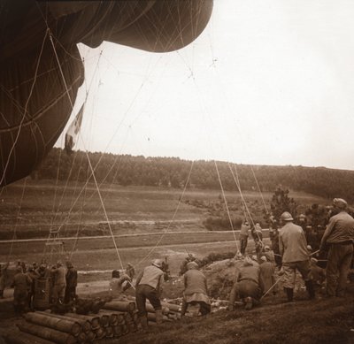 Pallone di sbarramento, Genicourt, Francia settentrionale, c1914-c1918 da Unbekannt