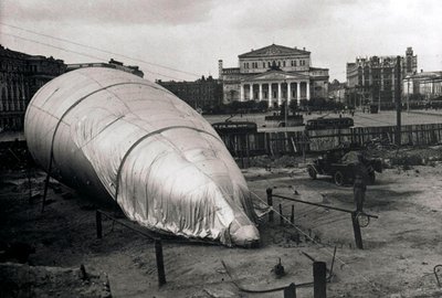 Pallone di sbarramento al Teatro Bolshoi, Mosca, URSS, 1942 da Unbekannt