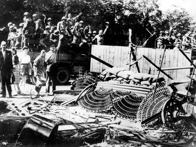 Barricate erette vicino a Place de la Concorde, Parigi, agosto 1944 da Unbekannt