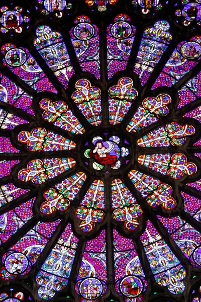 Basilica di Saint-Denis, transetto nord, vetrata (dettaglio), rosone sopra il portale centrale, Saint-Denis, Francia da Unbekannt