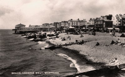 Spiaggia, vista verso ovest, Worthing, Sussex, 1935 da Unbekannt
