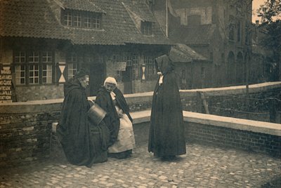 Dietro il Gruuthuse. Tipi di Bruges, c1910 da Unbekannt