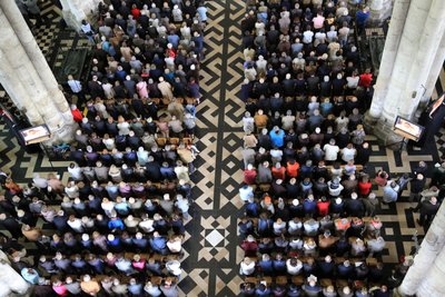 Assemblea dei fedeli. Ordinazione episcopale. Cattedrale di Amiens da Unbekannt