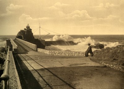 Biarritz - Au Rocher de la Vierge par gros temps, c1930 da Unbekannt