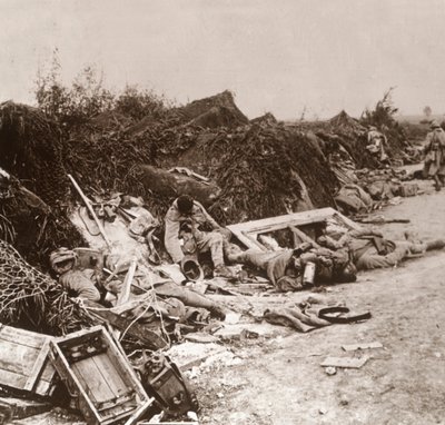 Corpi dopo la presa di Courcelles, Francia settentrionale, giugno 1918 da Unbekannt