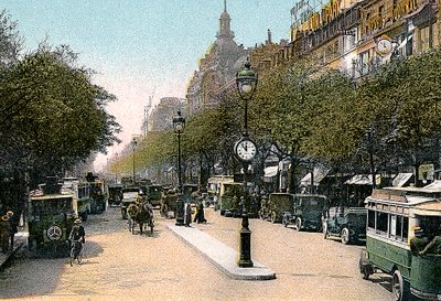 Boulevard des Italiens, Parigi, con auto e autobus a motore sulla strada, c1900 da Unbekannt