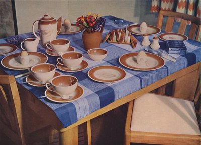 Colazione - Una disposizione del tavolo della colazione di Bowman Bros. Ltd., Londra, 1939 da Unbekannt