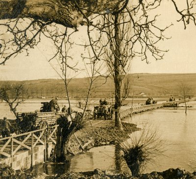 Ponte sul Fiume Mosa a Dugny, Francia settentrionale, c1914-c1918 da Unbekannt