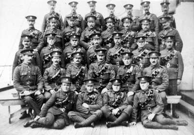 Truppe britanniche sulla nave prigione Royal Edward ancorata vicino a Southend, novembre 1914 da Unbekannt