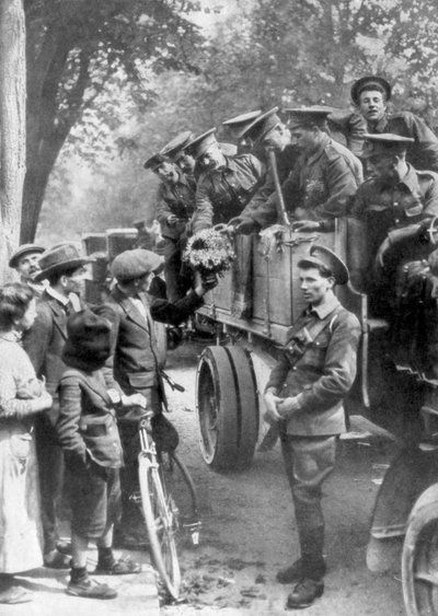 Truppe britanniche in marcia verso il fronte, Francia, 1914 da Unbekannt