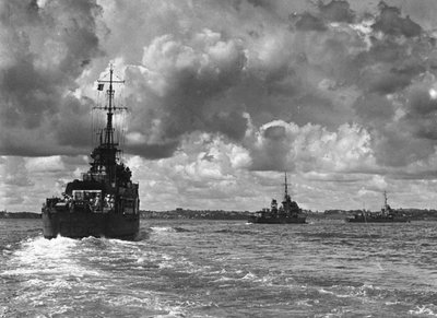Navi da guerra britanniche che entrano nel porto di Sydney, Australia da Unbekannt