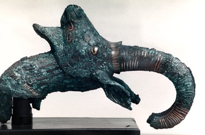 Scultura in bronzo con incrostazioni d