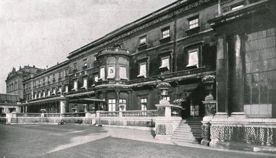Buckingham Palace...mostrando la stanza in cui il Re è morto, 1910 da Unbekannt