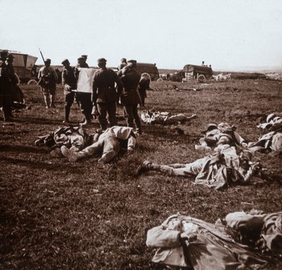 Sepoltura dei corpi, Sainte-Marie-à-Py, Francia settentrionale, c1914-c1918 da Unbekannt