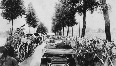Strada trafficata, Prima Guerra Mondiale, 1915 da Unbekannt