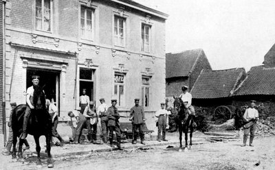 Caffè a Mouland, distrutto dai tedeschi, Prima Guerra Mondiale, 1914 da Unbekannt