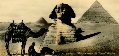 Il Cairo - Preghiera vicino alla Grande Sfinge, c1918-c1939 da Unbekannt
