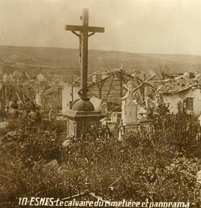 Calvario al cimitero di Esnes, Francia settentrionale, c1914-c1918 da Unbekannt