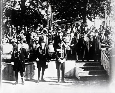 Cerimonia con dignitari e funzionari, c1914-c1918 da Unbekannt