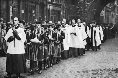 Coro della Cappella Reale in processione, Clerkenwell, Londra, 1926-1927 da Unbekannt